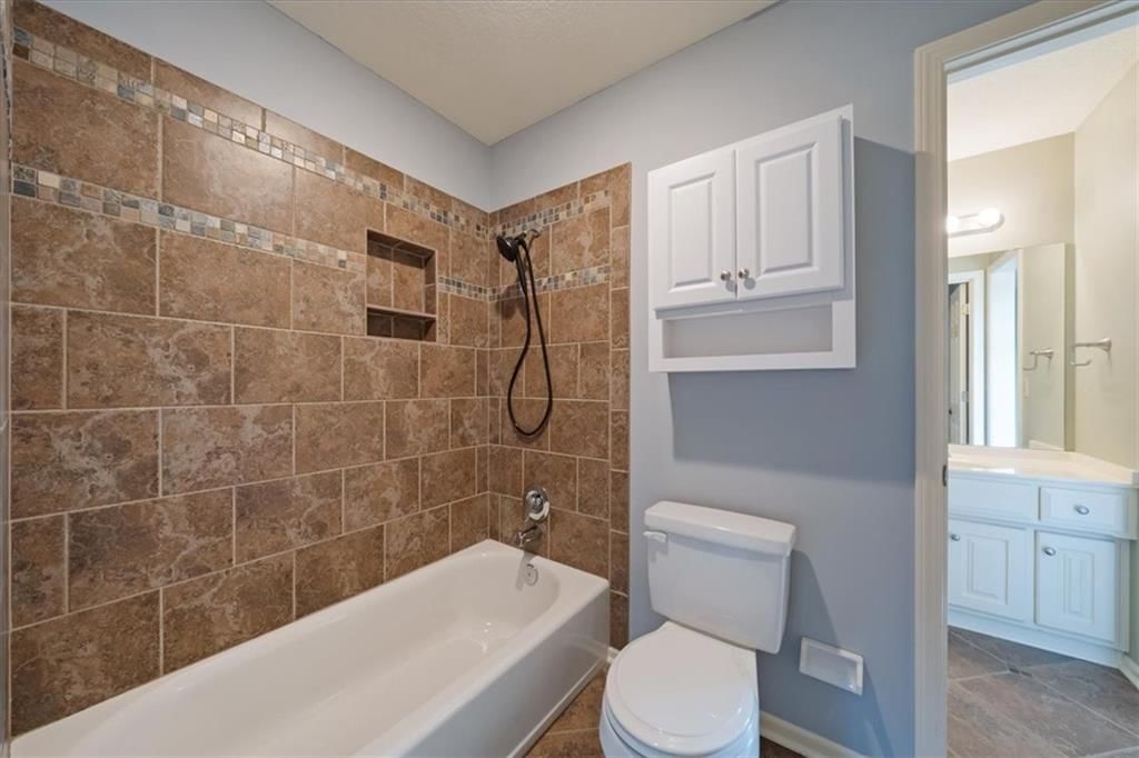 725 SW Winterwalk Lane — photo 33