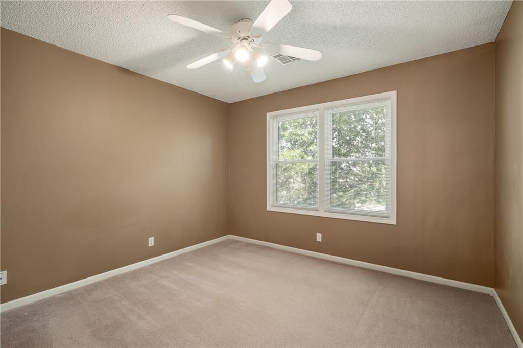 4508 NE Kingston Drive — photo 32