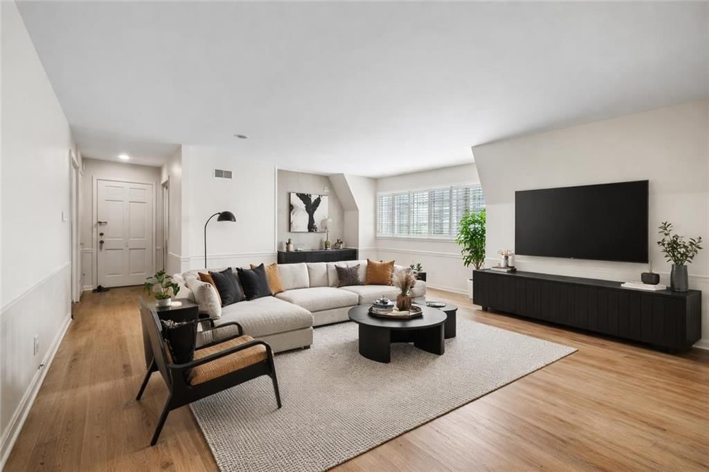 8361 SOMERSET Drive — photo 3