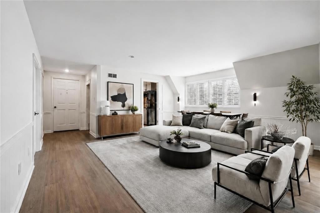 8361 SOMERSET Drive — photo 5