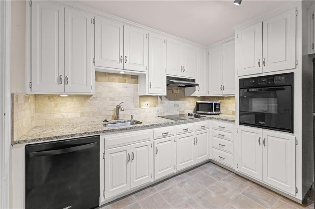 8361 SOMERSET Drive — photo 8