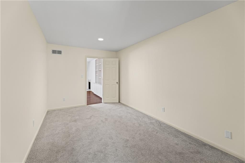 8361 SOMERSET Drive — photo 17