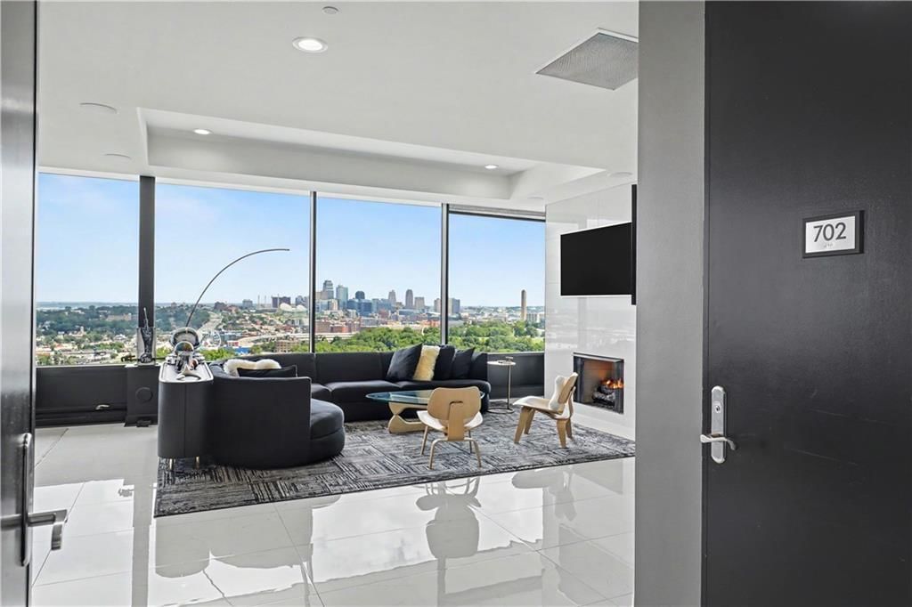 700 W 31st Street — photo 2
