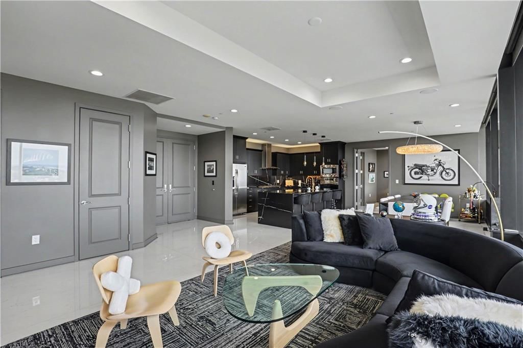 700 W 31st Street — photo 3