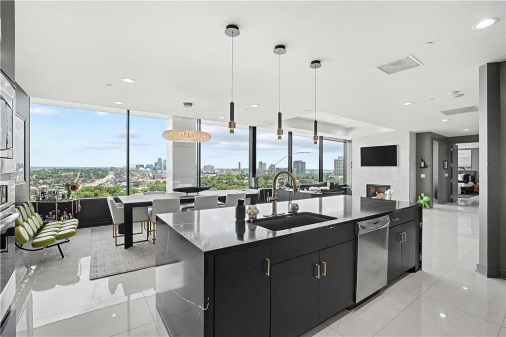 700 W 31st Street — photo 13
