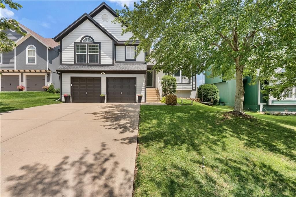 12163 S Sagebrush Drive, Olathe, KS