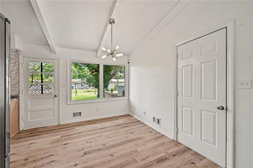 Photo 7 of 28 - 6108 N Howard Avenue, Gladstone, MO 64118