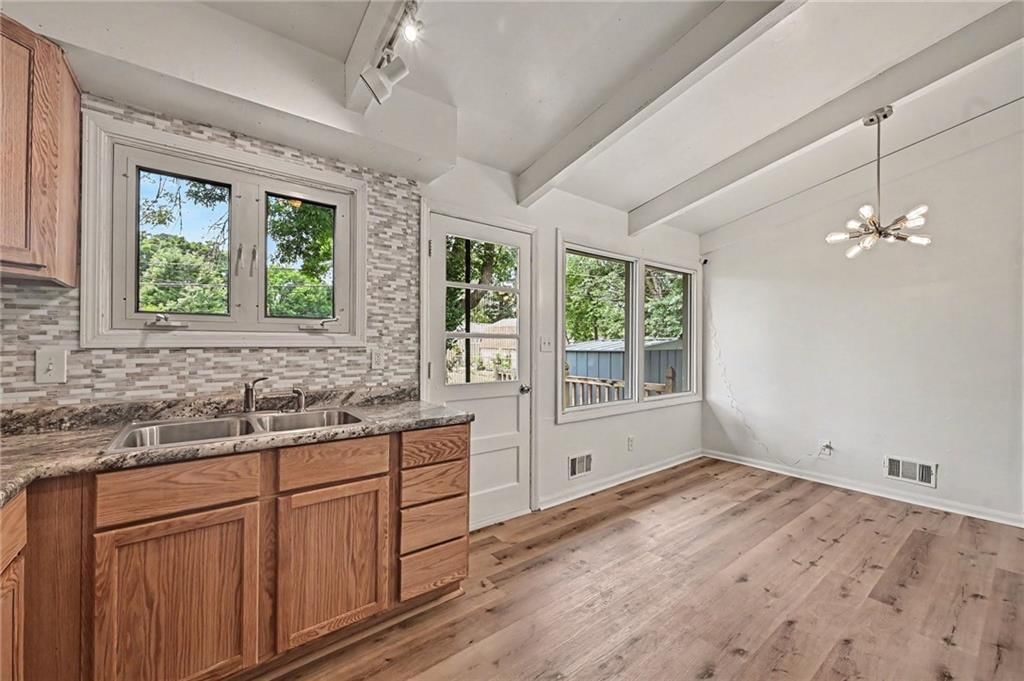 Photo 8 of 28 - 6108 N Howard Avenue, Gladstone, MO 64118