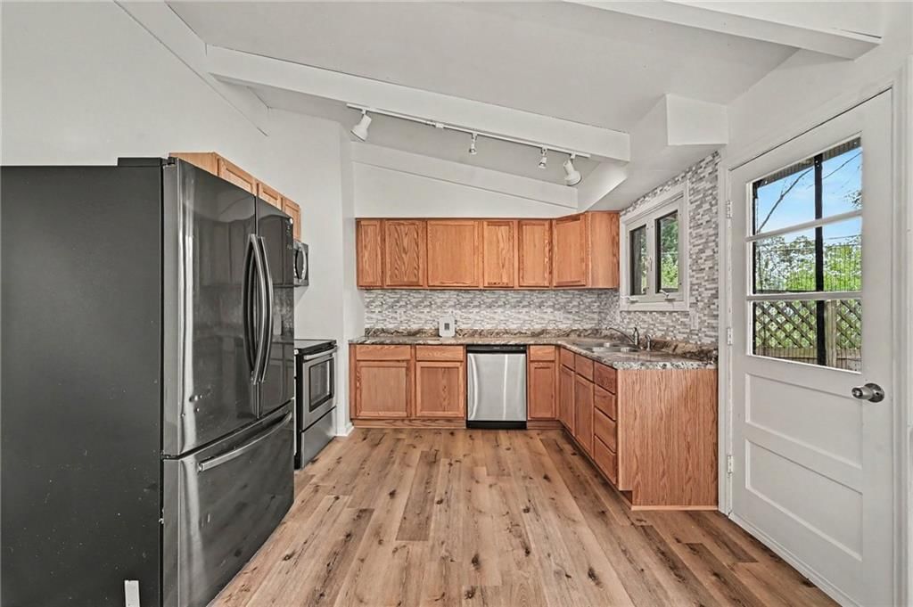 Photo 9 of 28 - 6108 N Howard Avenue, Gladstone, MO 64118