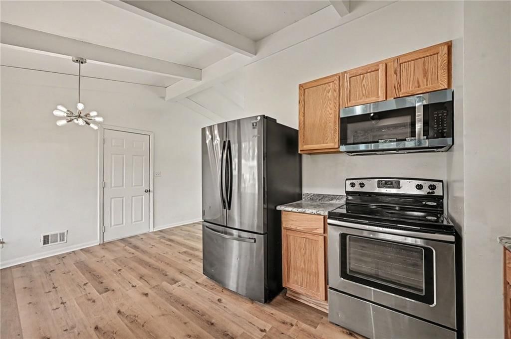 Photo 10 of 28 - 6108 N Howard Avenue, Gladstone, MO 64118