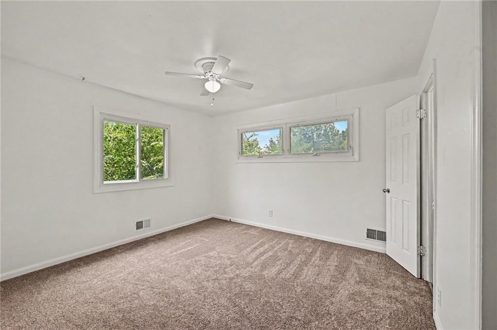 Photo 11 of 28 - 6108 N Howard Avenue, Gladstone, MO 64118