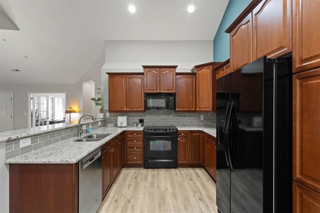 7137 Meadow View Street — photo 9