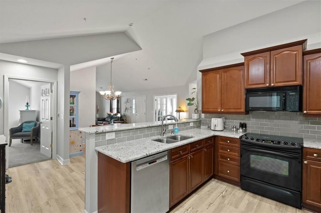 7137 Meadow View Street — photo 10