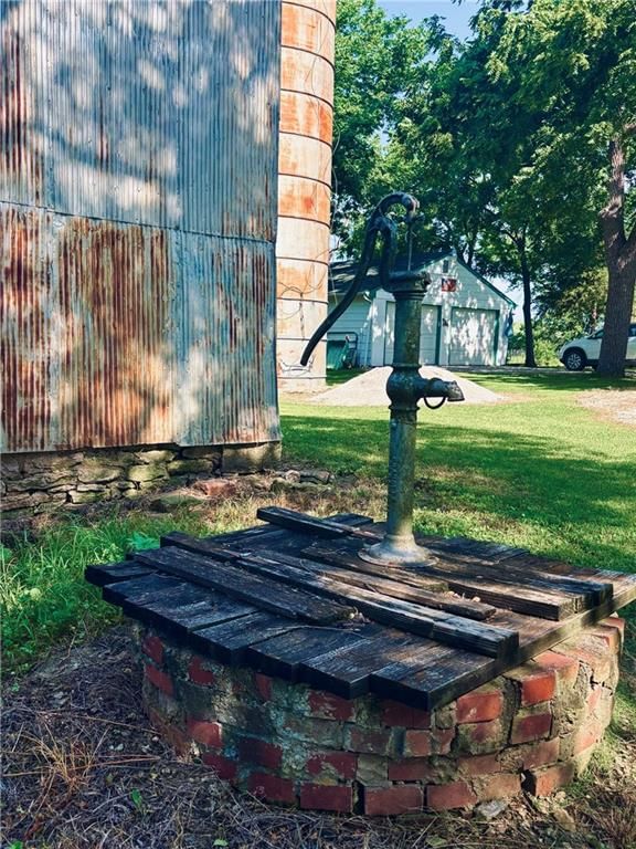 1033 E 1800 Road — photo 36