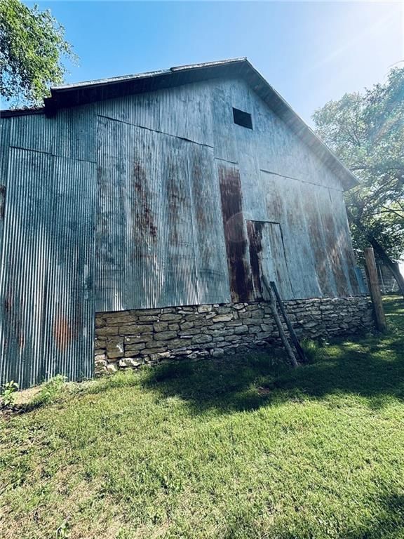 1033 E 1800 Road — photo 45