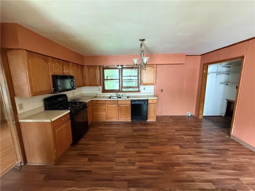 107 Berton Road — photo 3