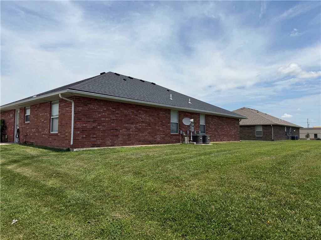 165 & 167 NW Woodbury Drive — photo 2