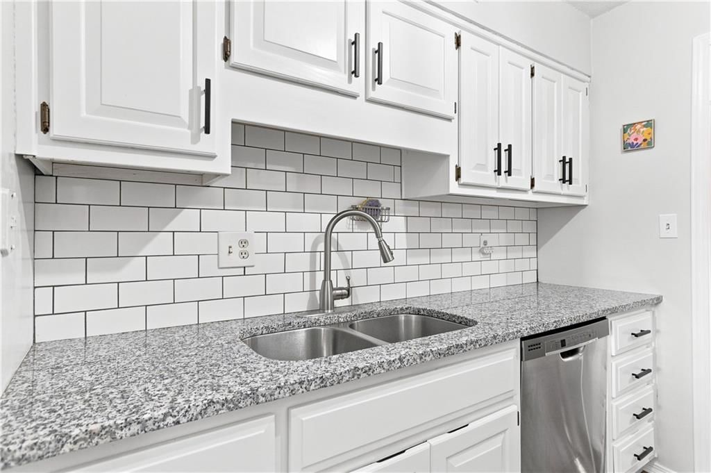 5004 Grand Avenue — photo 11