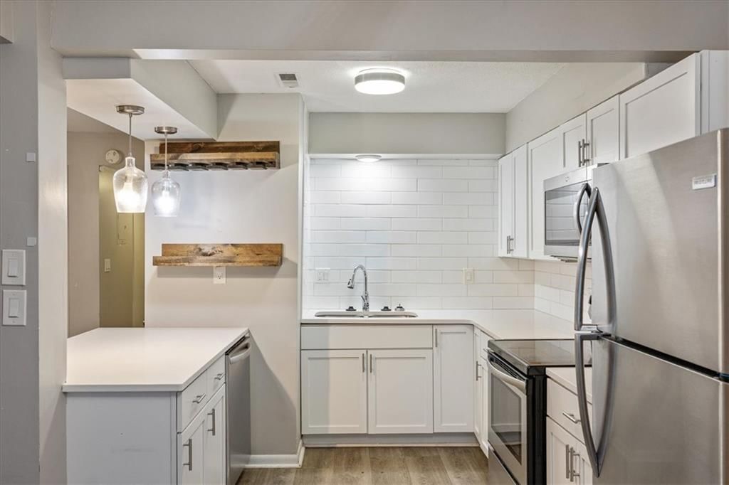 809 W 40th Street — photo 9