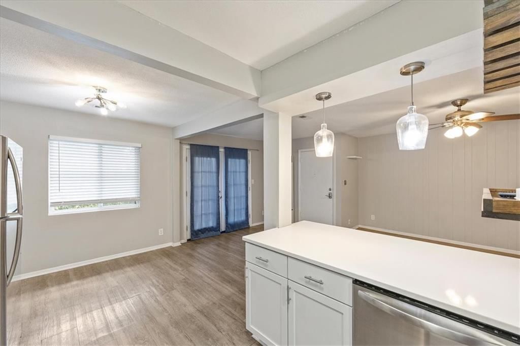 809 W 40th Street — photo 11