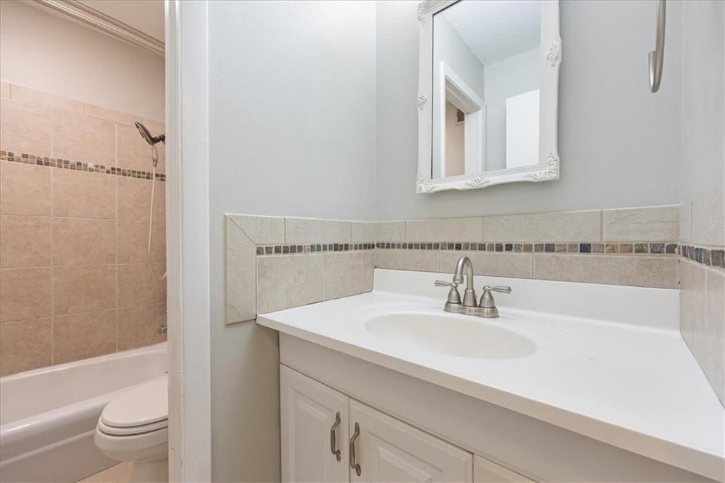 809 W 40th Street — photo 13