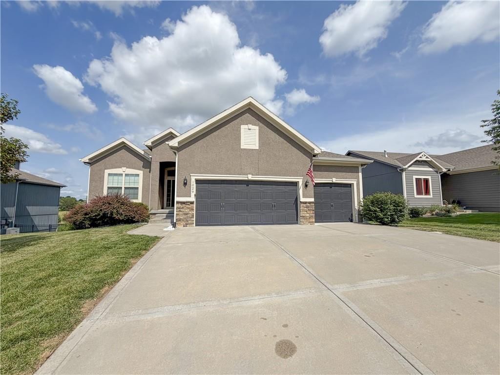 1029 NE Copperwood Drive — photo 1