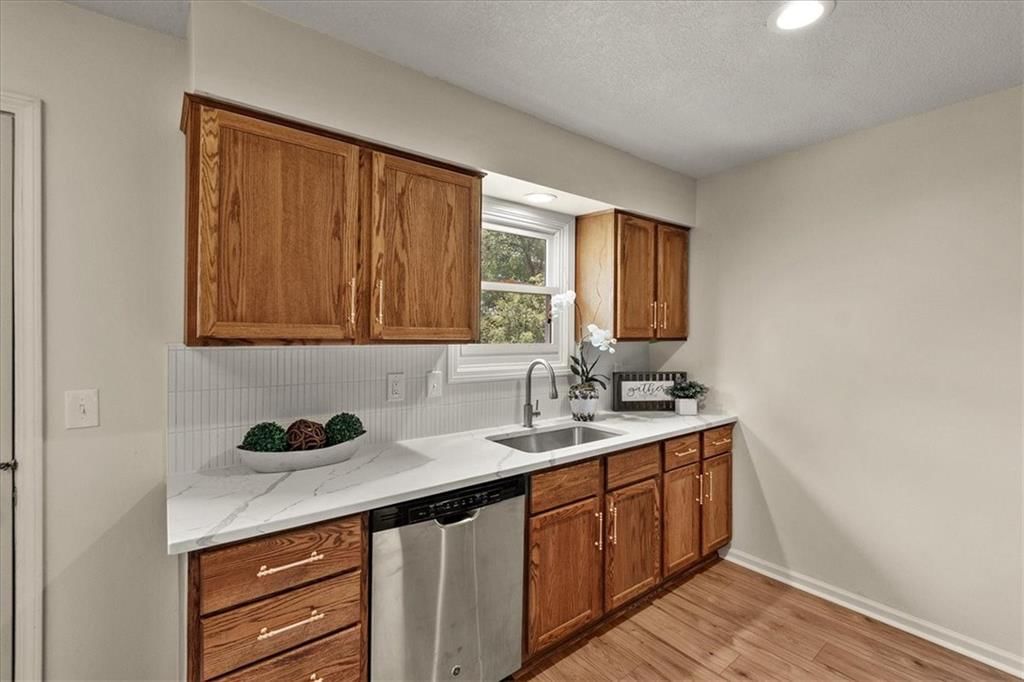 1212 W Sheridan Street — photo 9