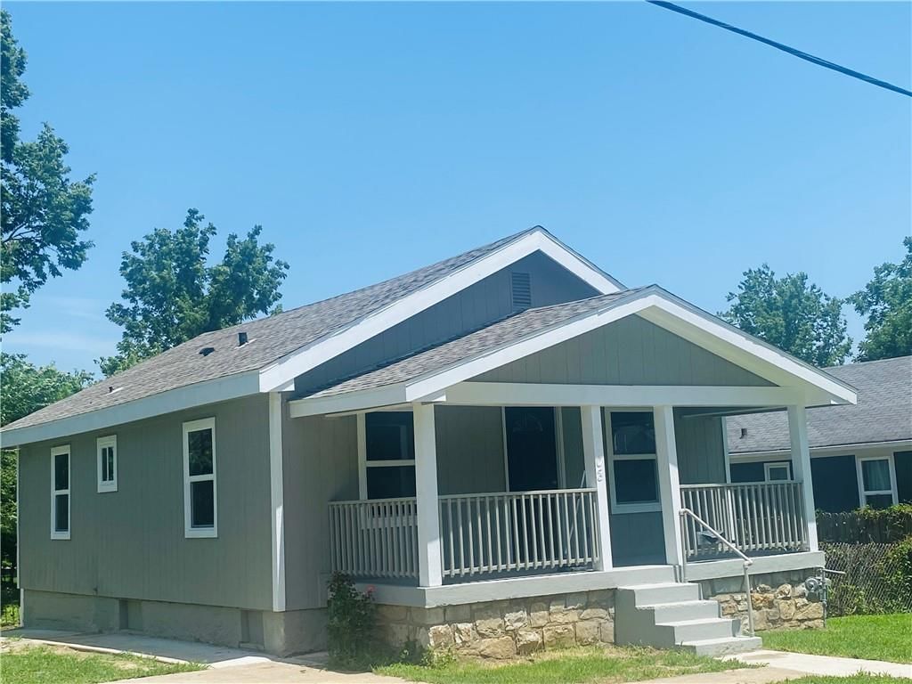 3208 Rowland Avenue — photo 2