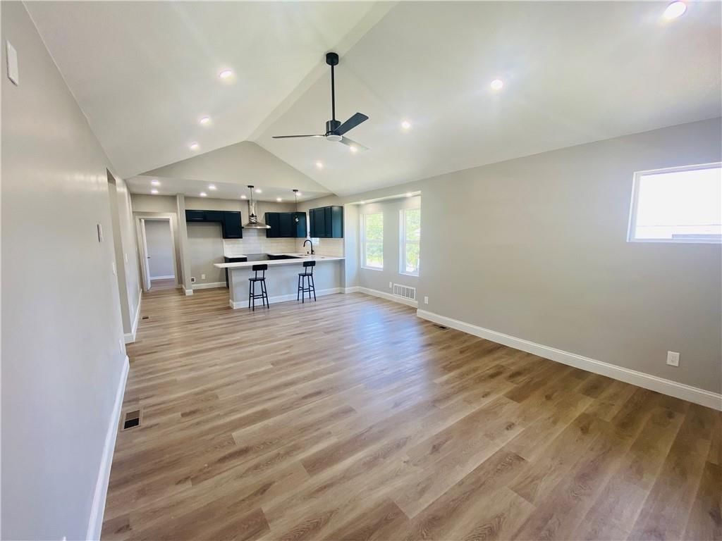 3208 Rowland Avenue — photo 3