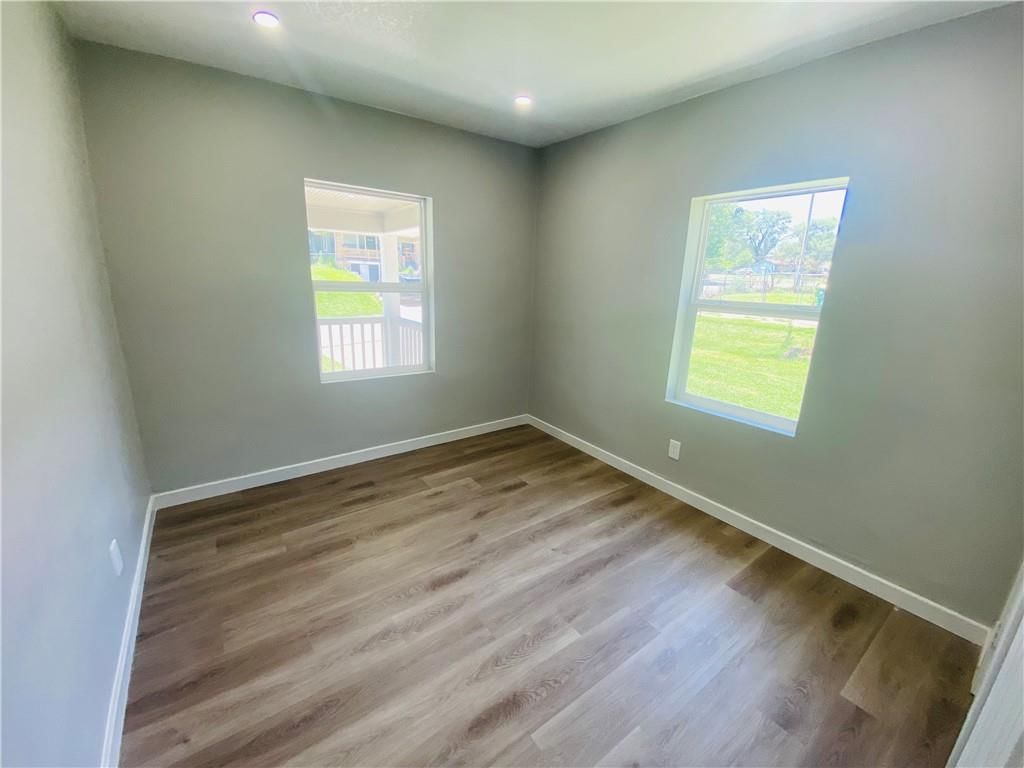 3208 Rowland Avenue — photo 9