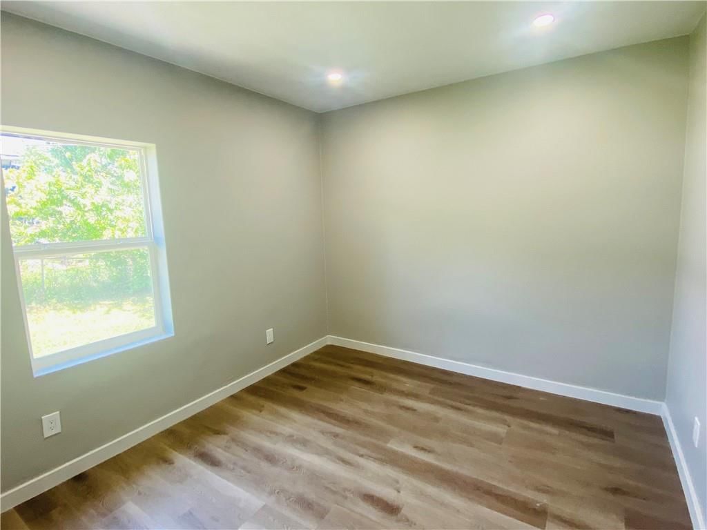 3208 Rowland Avenue — photo 14