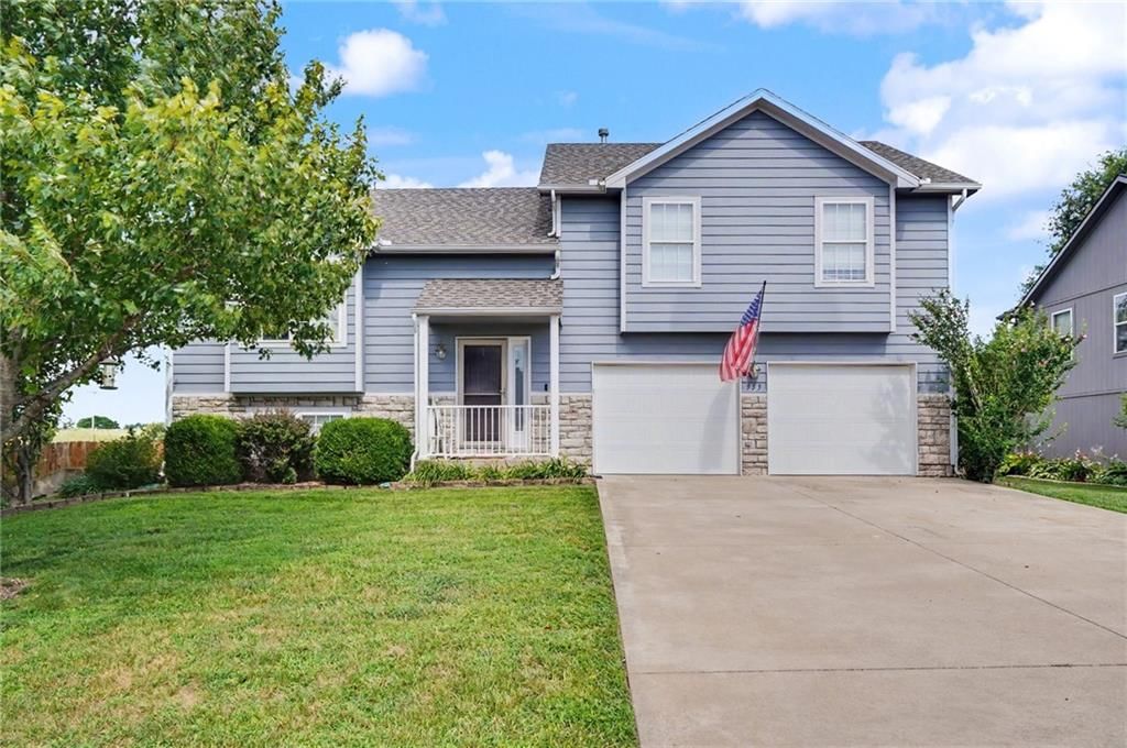 953 N Hickory Drive — photo 1