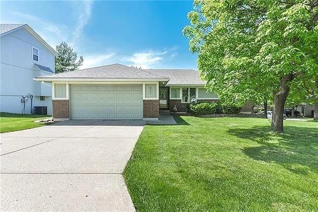 611 NW 42nd Street, Blue Springs, MO