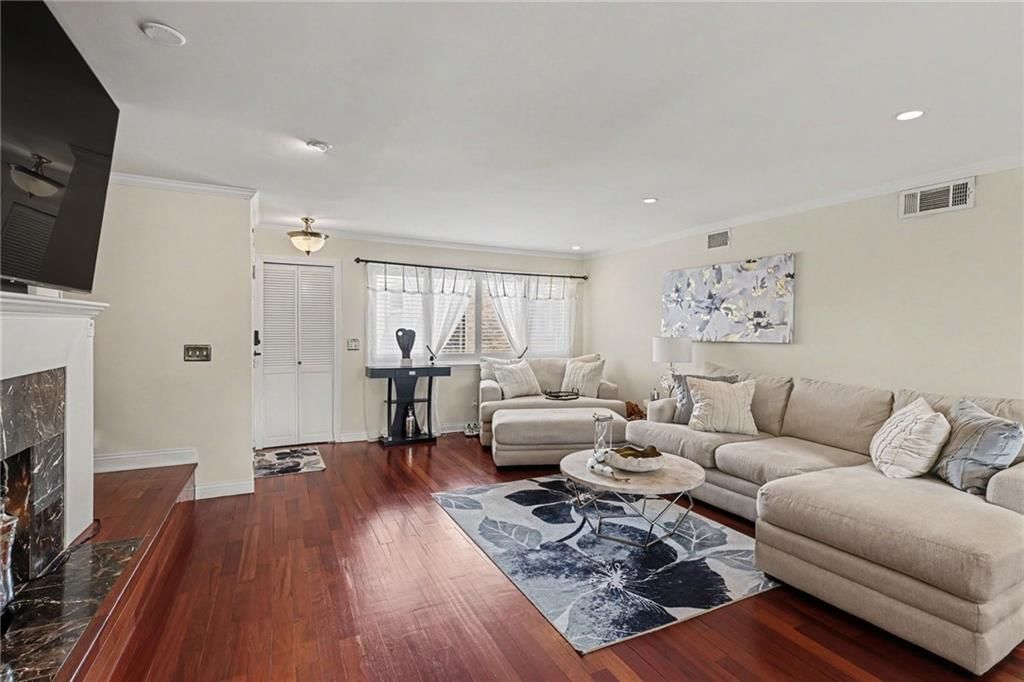 114 E 41st Street — photo 7