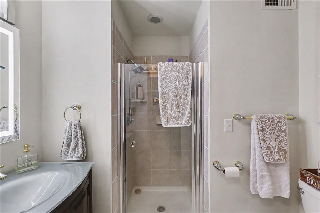 114 E 41st Street — photo 15