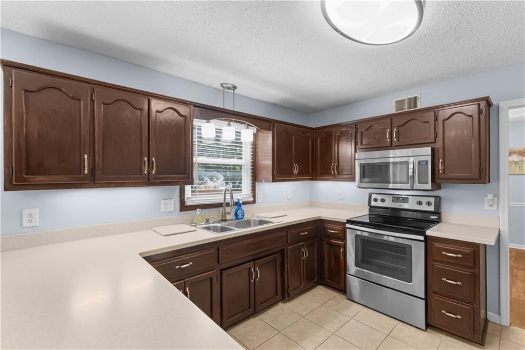 11039 N Baltimore Avenue — photo 11