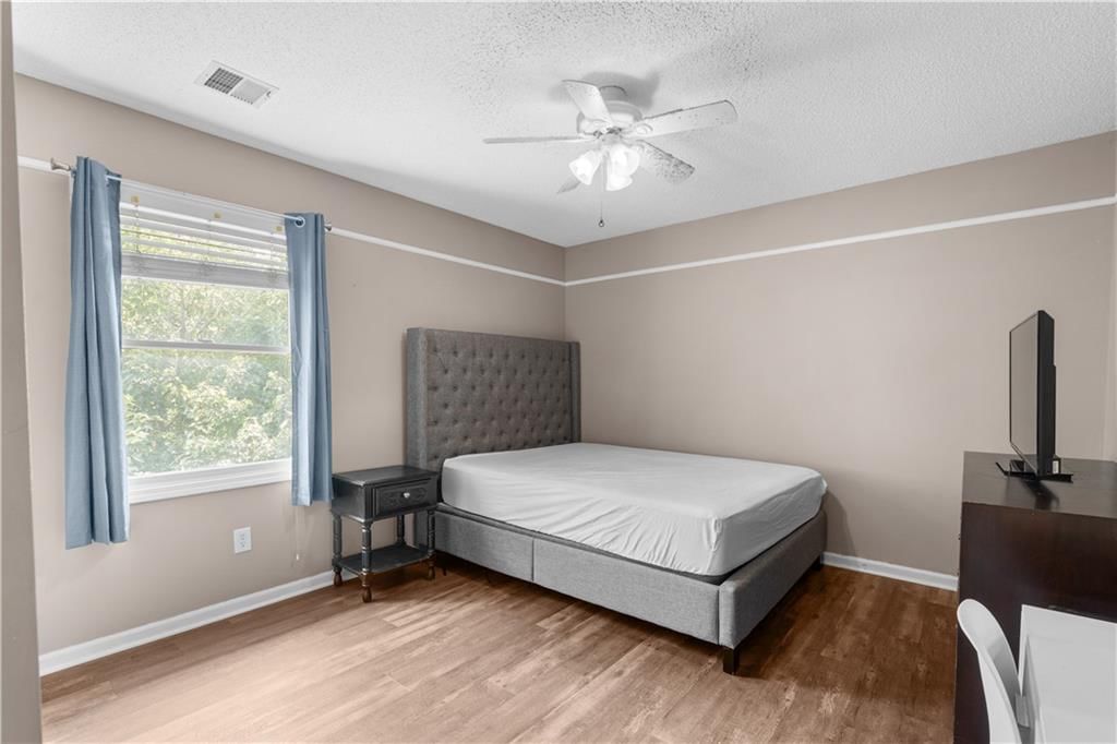 11039 N Baltimore Avenue — photo 18