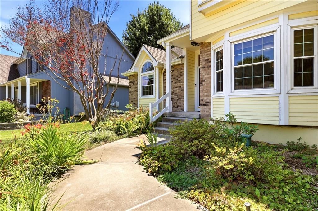 340 SE Bingham Drive — photo 4