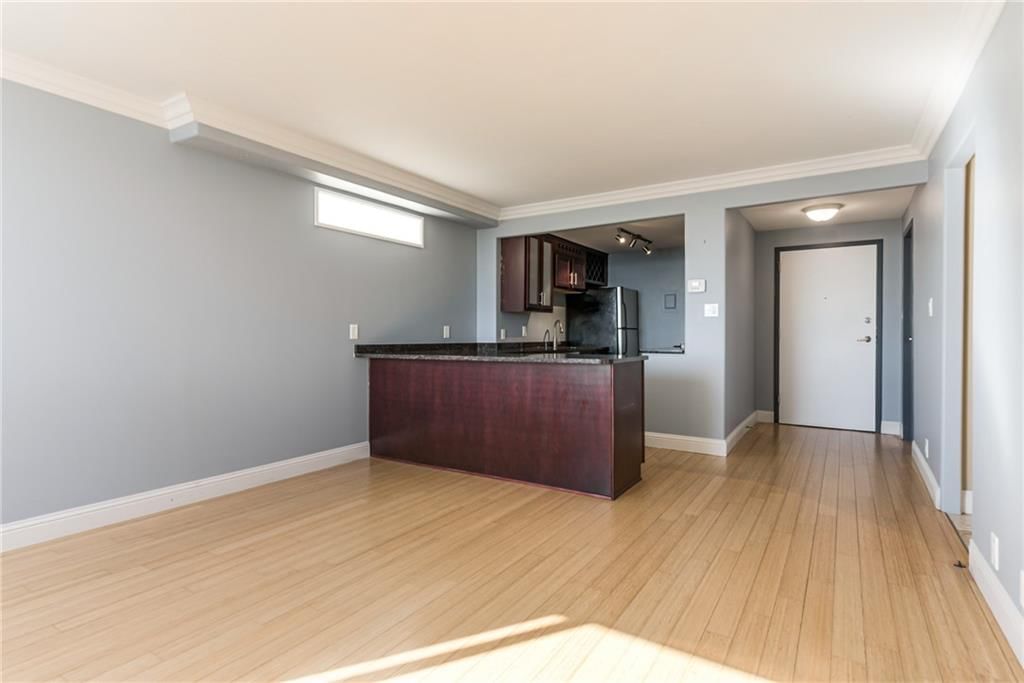 700 E 8th Street — photo 11