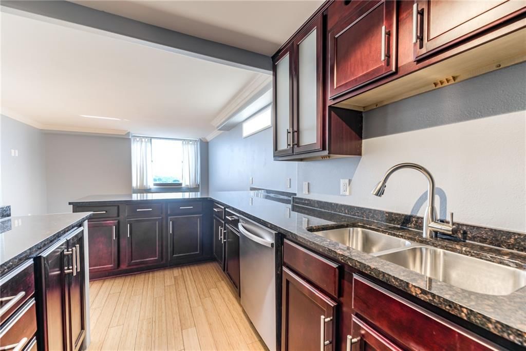 700 E 8th Street — photo 15