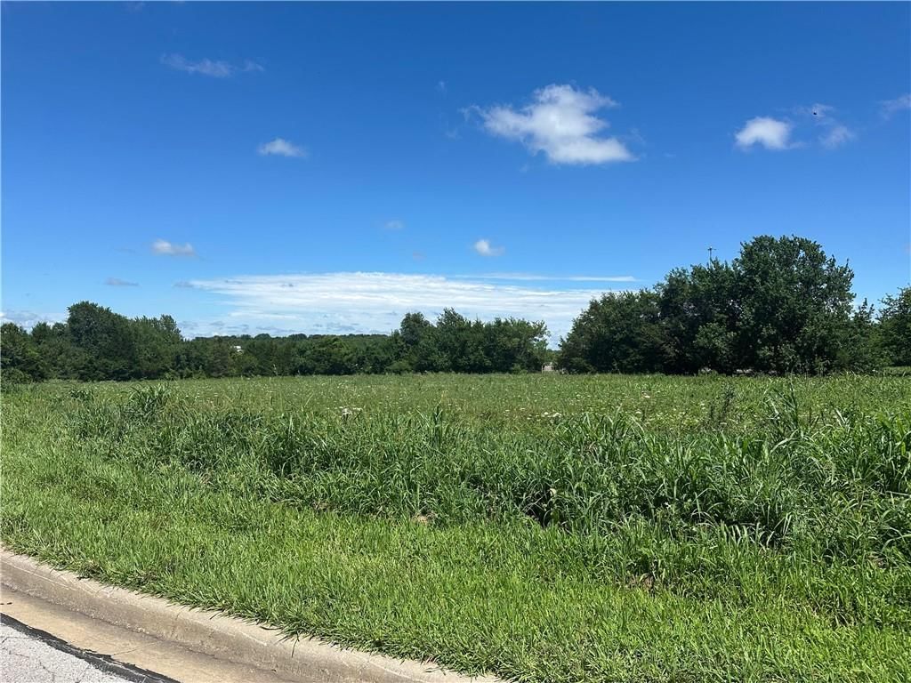 Hedge Lane, Paola, KS