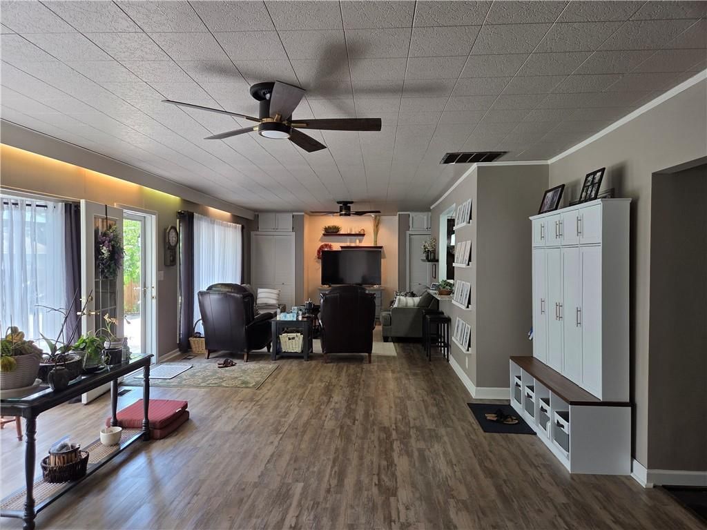 502 E Crandall Street — photo 3
