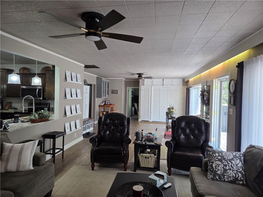 502 E Crandall Street — photo 4