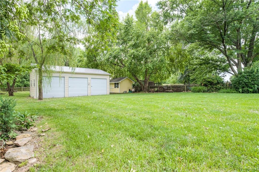 1385 E Meadow Lane — photo 40