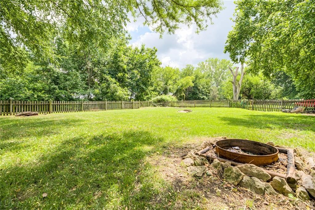 1385 E Meadow Lane — photo 41