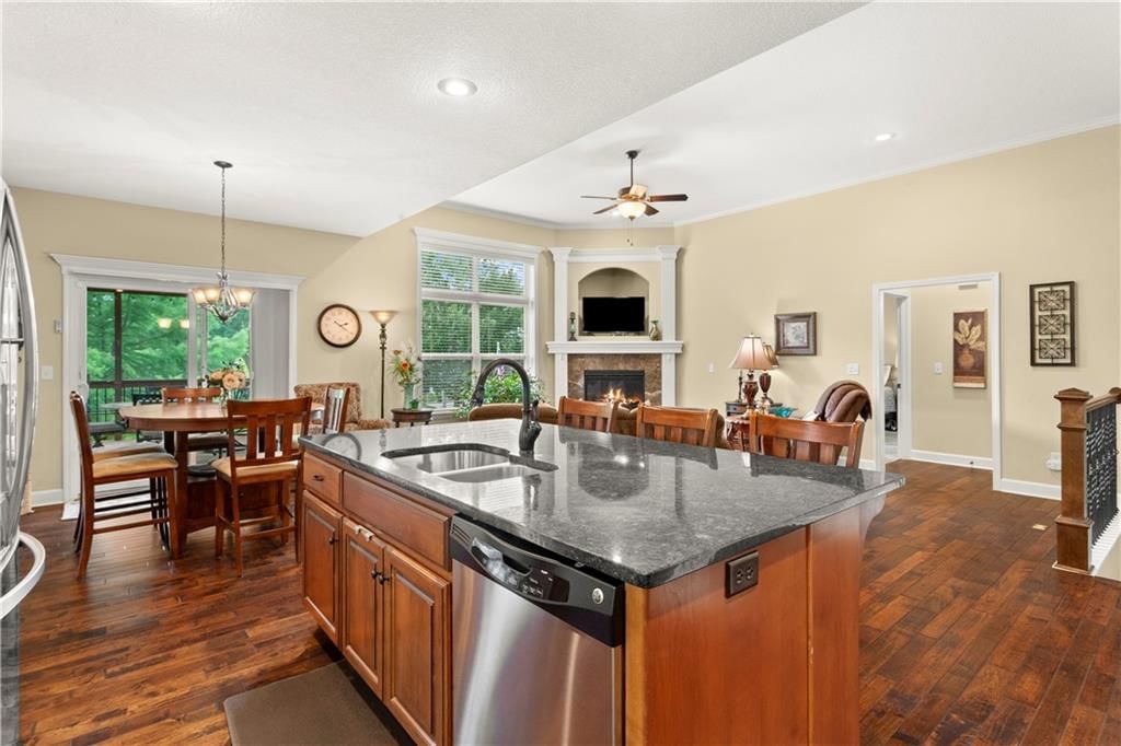 3404 S Wood Avenue — photo 13