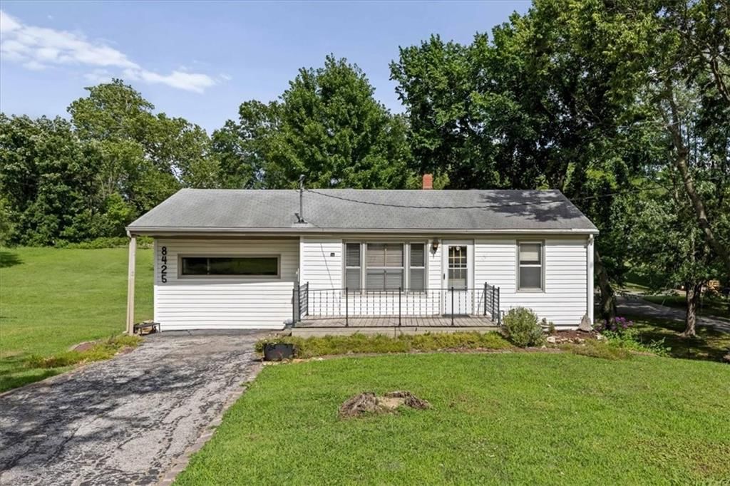 8425 Sterling Avenue, Raytown, MO