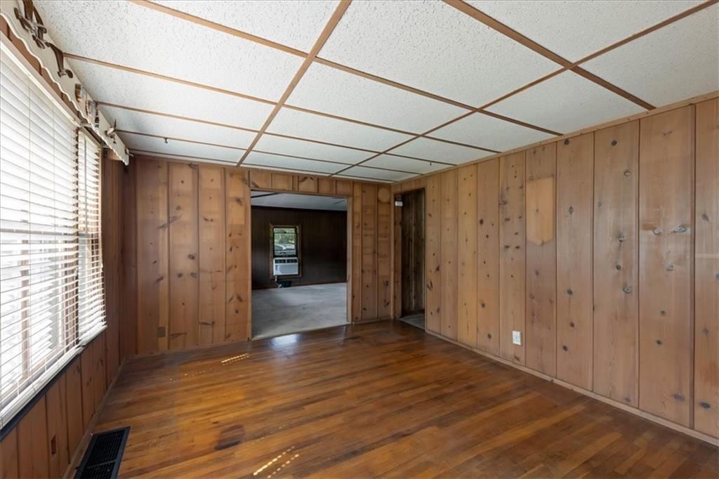 8425 Sterling Avenue — photo 4