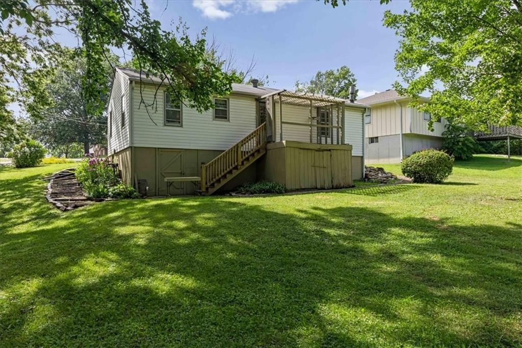 8425 Sterling Avenue — photo 23