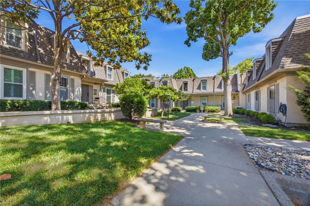 10704 Glenwood Street — photo 1